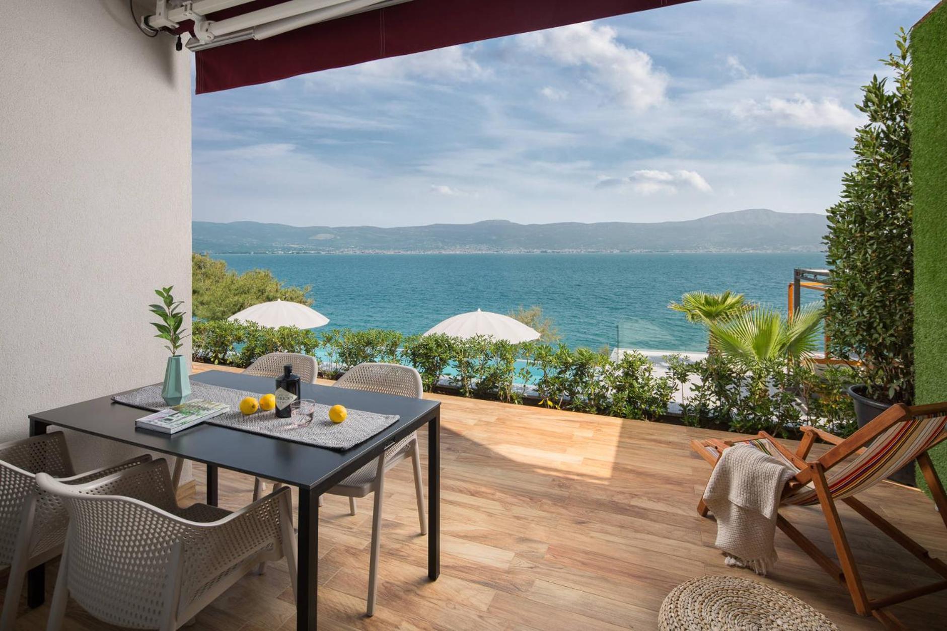 Olive Hill House - Ground Floor Apartment สลาทิเน ภายนอก รูปภาพ
